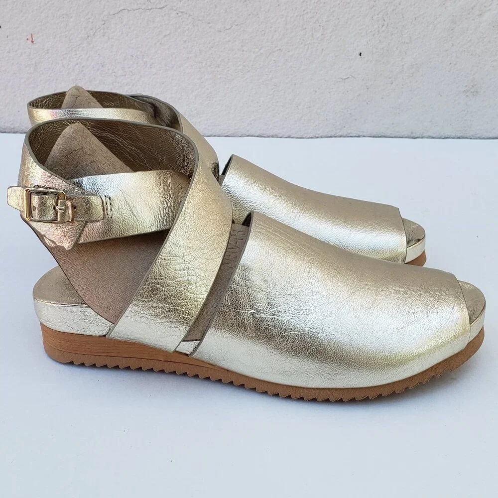 Halston gold peep toe ankle strap crossover Neli sandals - Picture 2 of 11